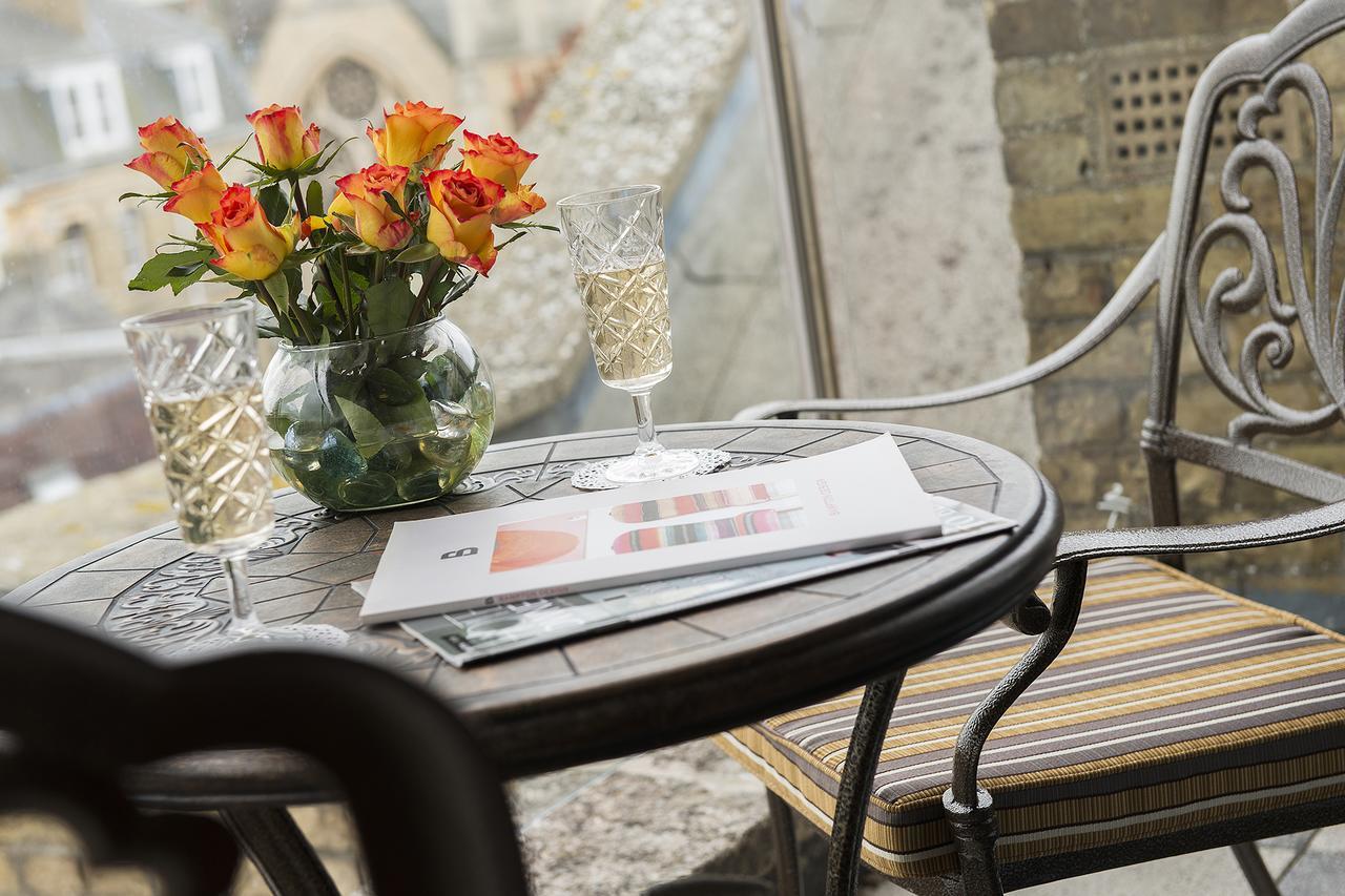 The George Street Hotel อ็อกซ์ฟอร์ด ภายนอก รูปภาพ A bistro table in Paris