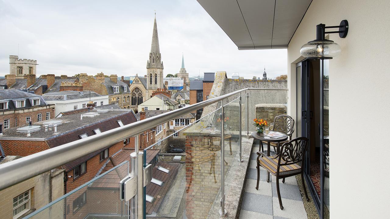 The George Street Hotel อ็อกซ์ฟอร์ด ภายนอก รูปภาพ A balcony in a residential apartment