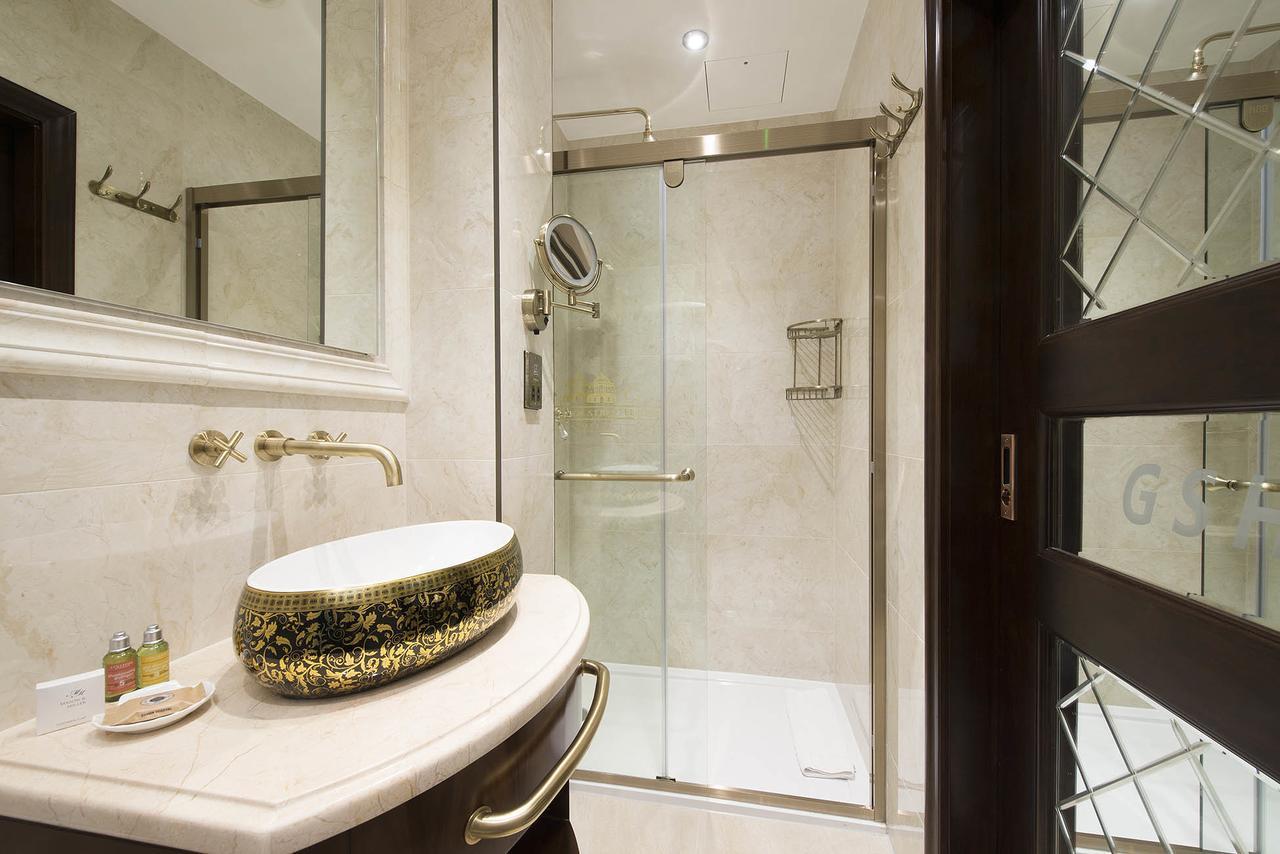 The George Street Hotel อ็อกซ์ฟอร์ด ภายนอก รูปภาพ A shower enclosure